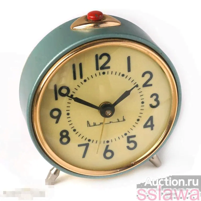 будильник Витязь винтаж реквизит интерьер СССР vintage 1980s USSR alarm clock Vitiaz N665.59